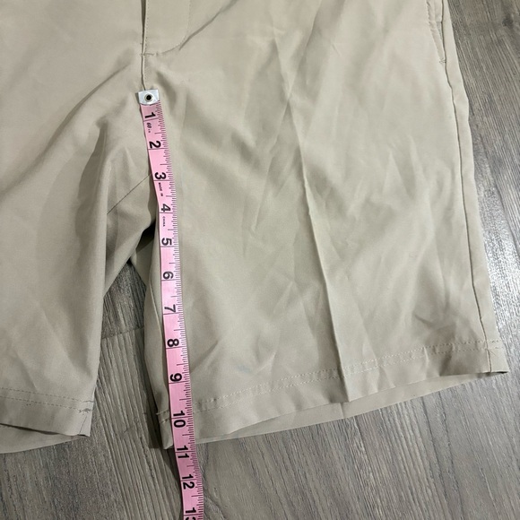 Izod Golf Shorts Beige Khaki Mens Sz 36 Preppy Outdoor - Picture 3 of 7